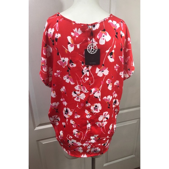 Bobeau Inverted Pleat V-Neck Floral Top - Picture 3 of 4